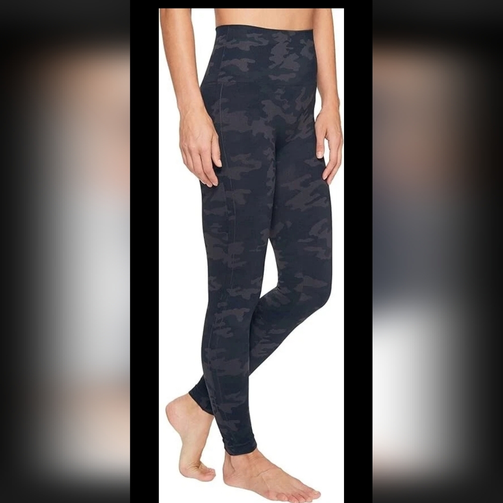 Spanx Look At Me Now Seamless Grey Black Camo Print Leggings Womens S